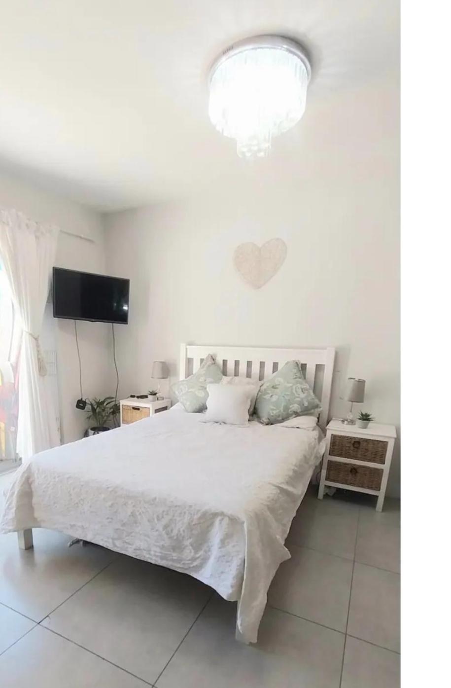 Lakeside Guest House เคปทาวน์ ภายนอก รูปภาพ
